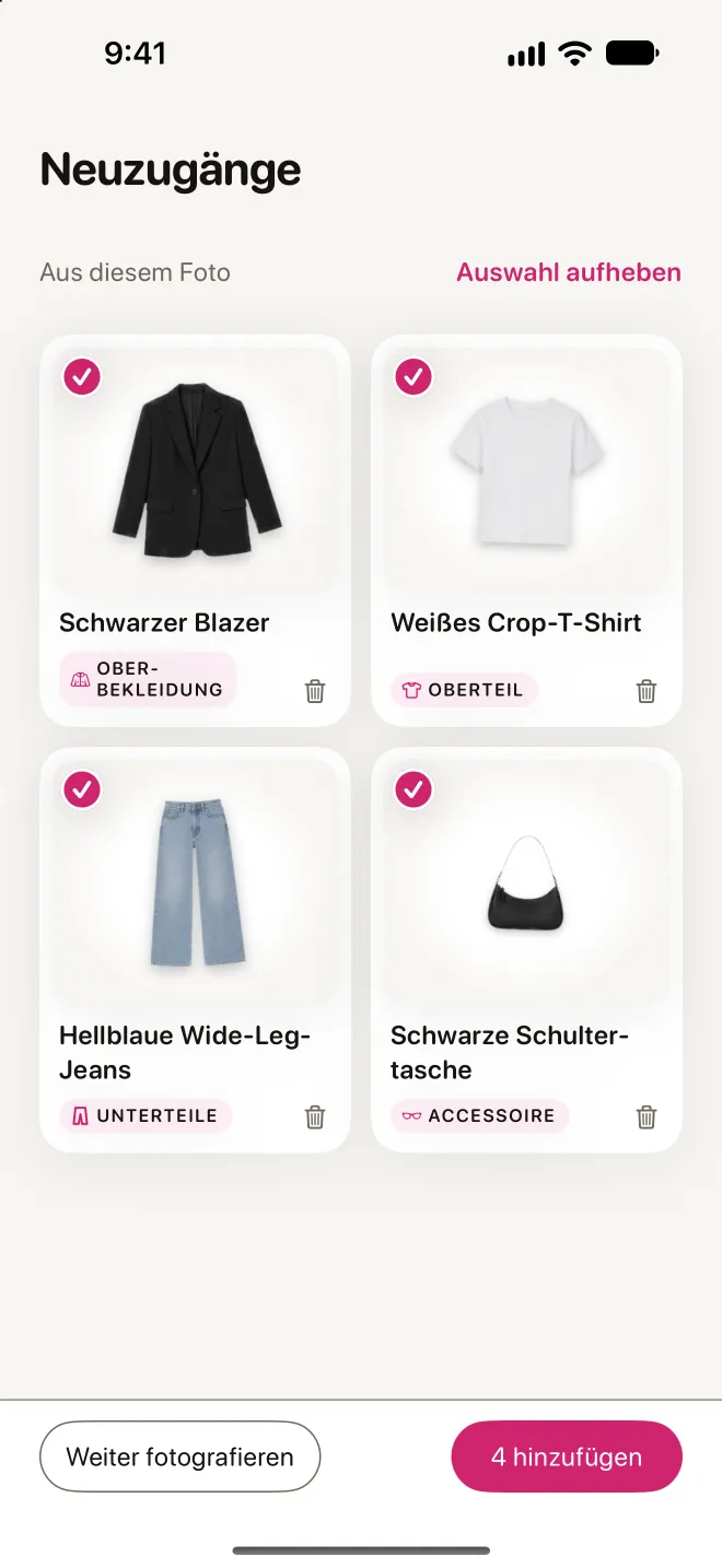 Neuzugänge in Style In: schwarzer Blazer, weißes Crop-T-Shirt, hellblaue Wide-Leg-Jeans und schwarze Schultertasche, aus einem einzigen Outfit-Foto ausgeschnitten