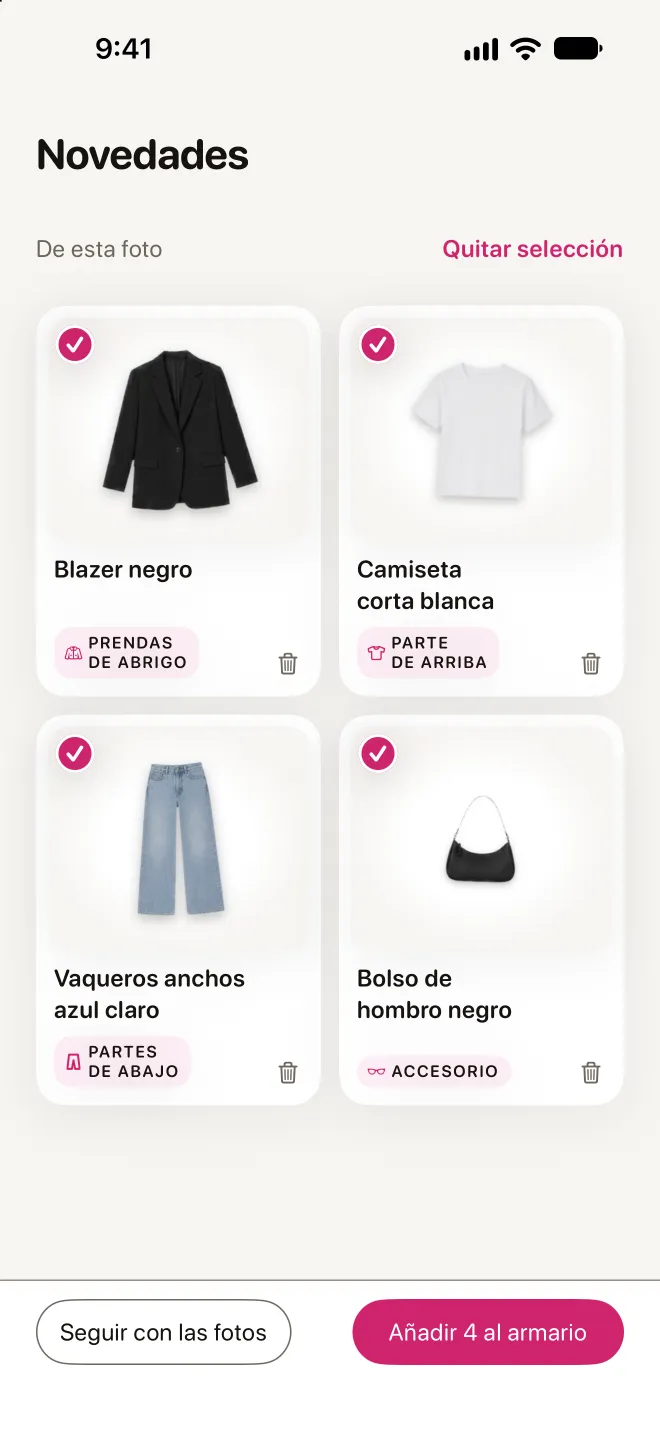 Novedades en Style In: un blazer negro, una camiseta corta blanca, unos vaqueros anchos azul claro y un bolso de hombro negro, recortados de una sola foto de outfit